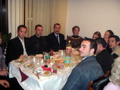 Gençlik Kolu’nun iftar yemeğinde, gençler ve parti taraftarları orucunu dualarla açtı