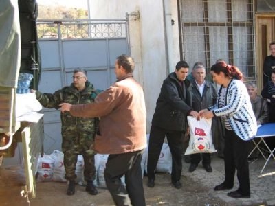 KDTP, KTTGKK ve Türk Kızılayı’ndan Kosova’ya Gıda Yardımı