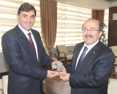 Bakan Yağcılar Trabzon Belediye Başkanını Ziyaret Etti