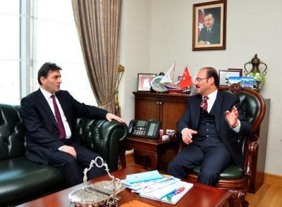 Başkan Yurtnaç, Kosova Kamu Yönetimi Bakanı Mahir Yağcılar’ı ağırladı