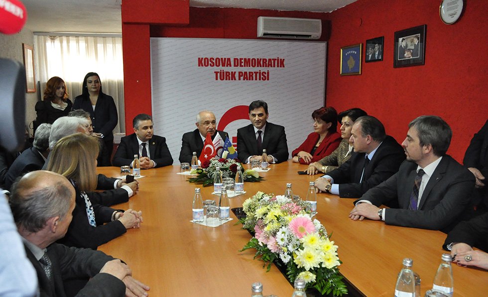 TBMM Başkanı Cemil Çiçek Kosova’da