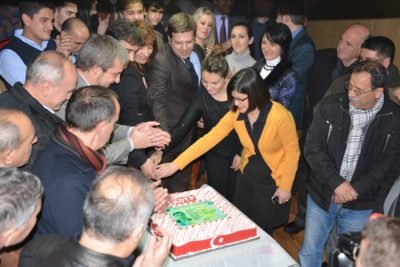 Türkçe Kimlikler Kokteyle Kutlandı