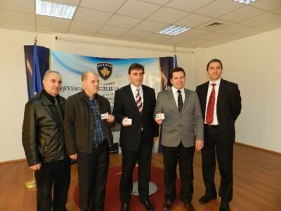 Biyometrik ve Türkçe Kimlikler Verilmeye Başladı