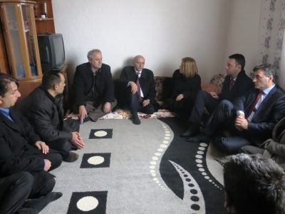 Türk, Arnavut ve Roman Yetkililer Acılı Jashari Ailesini Ziyaret Etti