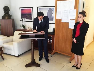 Bakan Yağcılar T.C. Priştine Büyükelçiliğinde Taziye Defterini İmzaladı