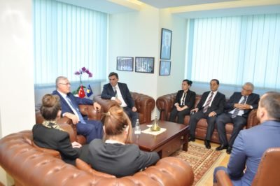 Kamu Yönetimi Bakanı Mahir Yağcılar, makamında Yargıtay Cumhuriyet Başsavcısı Mehmet Akarca’yı ve savcılardan oluşan heyeti kabul etti.