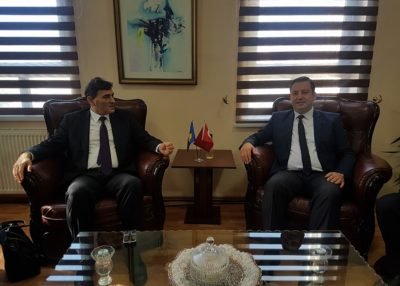 Genel Başkanımız ve Kamu Yönetimi Bakanımız Mahir Yagcilar, Mamuşa Belediye Başkanı Abdülhadi Krasniç’i resmi makamında ziyaret etti