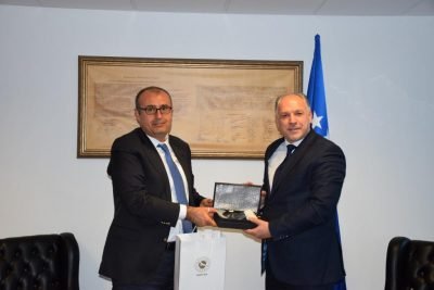 T.C. Priştine Büyükelçisi Çağrı Sakar, Genel Başkanımız ve Bölgesel Kalkınma Bakanımız Fikrim Damka’ya Nezaket Ziyaretinde Bulundu