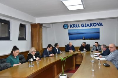 Genel Başkanımız Fikrim Damka, Mamuşa Belediye Başkanı Abdülhadi Krasniç ile birlikte KRU Gjakova’yı ziyaret etti
