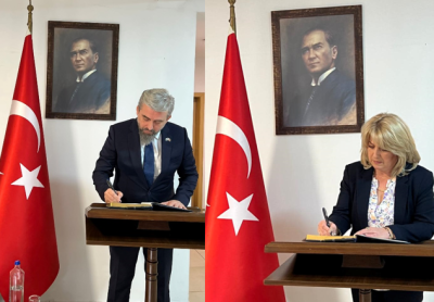 Milletvekillerimiz Taziye Defterini İmzaladı