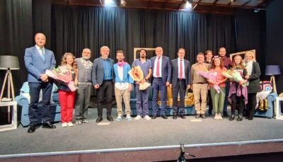 “Angısi Babasi” Tiyatro Oyununa Büyük İlgi