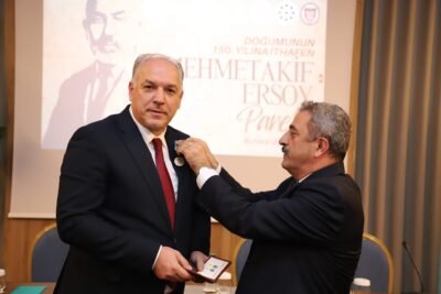 Genel Başkanımız ve Bakanımız Fikrim Damka ‘ya Hizmet Madalyası