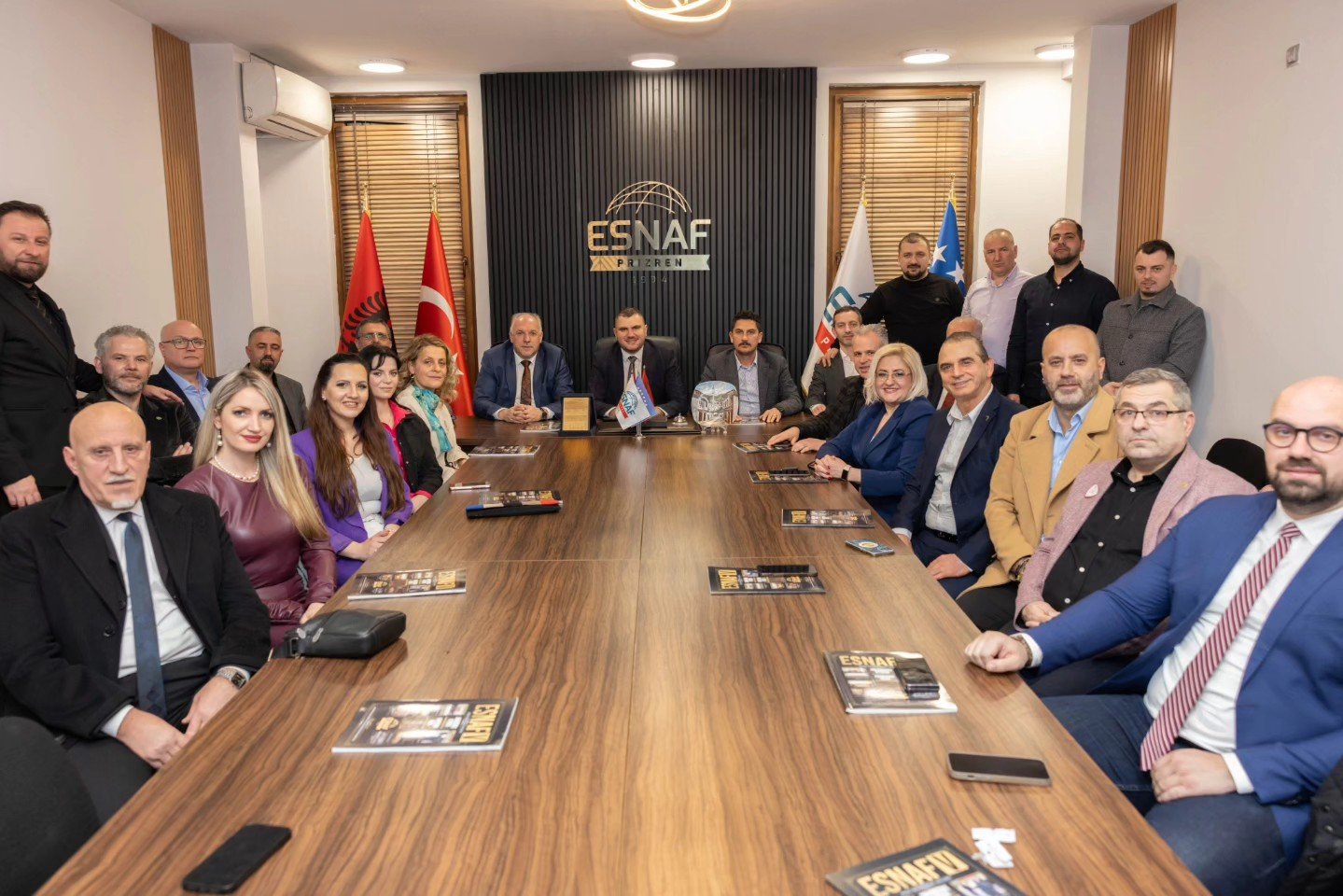 Milletvekili Adaylarımız ”Esnaf” İşadamları Derneğini Ziyaret Etti